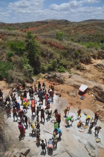 → Carrière manuelle à Madagascar

