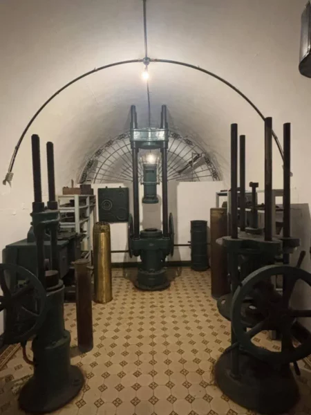 Heavy shell-loading machinery inside a Fort Copacabana turret, showing the fort’s interior infrastructure used for arming long-range coastal artillery during Brazil’s early 20th-century defense era.