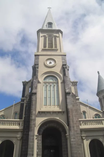 Clocher et horloge de l’église Sainte-Thérèse à Curepipe