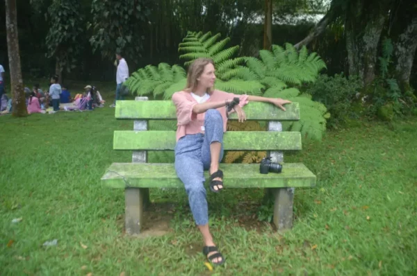 Banc vert dans le jardin botanique de Curepipe
