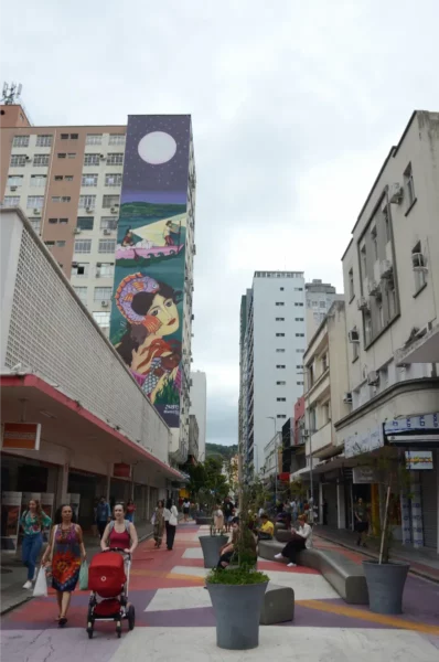 One of many nice murals above Felipe Schmidt Street in floripa