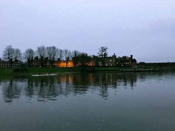 Τα Ανάκτορα του Hampton Court στο Λονδίνο