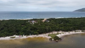 Strip of land between Lagoa do Peri and the open Atlantic Ocean