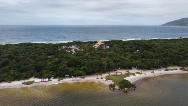Strip of land between Lagoa do Peri and the open Atlantic Ocean