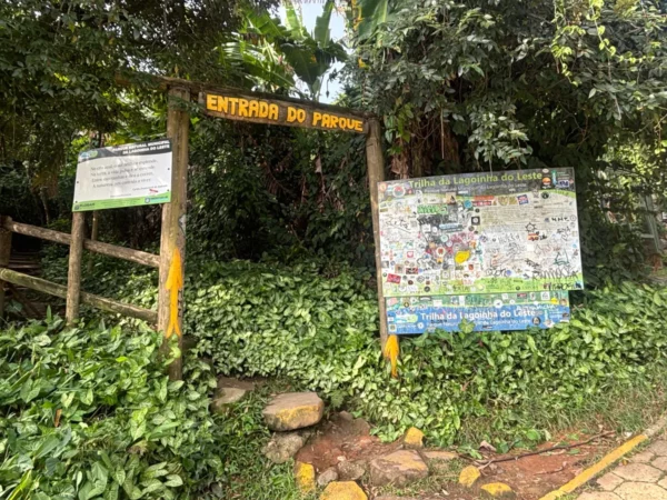 Entrada da trilha para a Praia Lagoinha do Leste