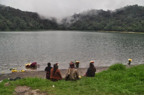 Mam Maya women on the shore of Lake Chicabal