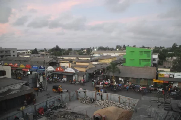 Vue depuis le balcon de l’hôtel à Morondava, Madagasca