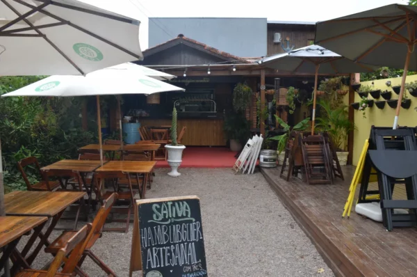Café em Santo Antônio de Lisboa, Florianópolis, ainda fechado pela manhã