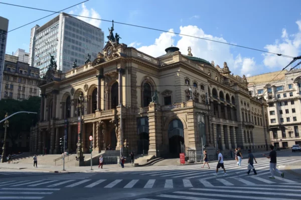 The Municipal Theater of São Paulo in the day
