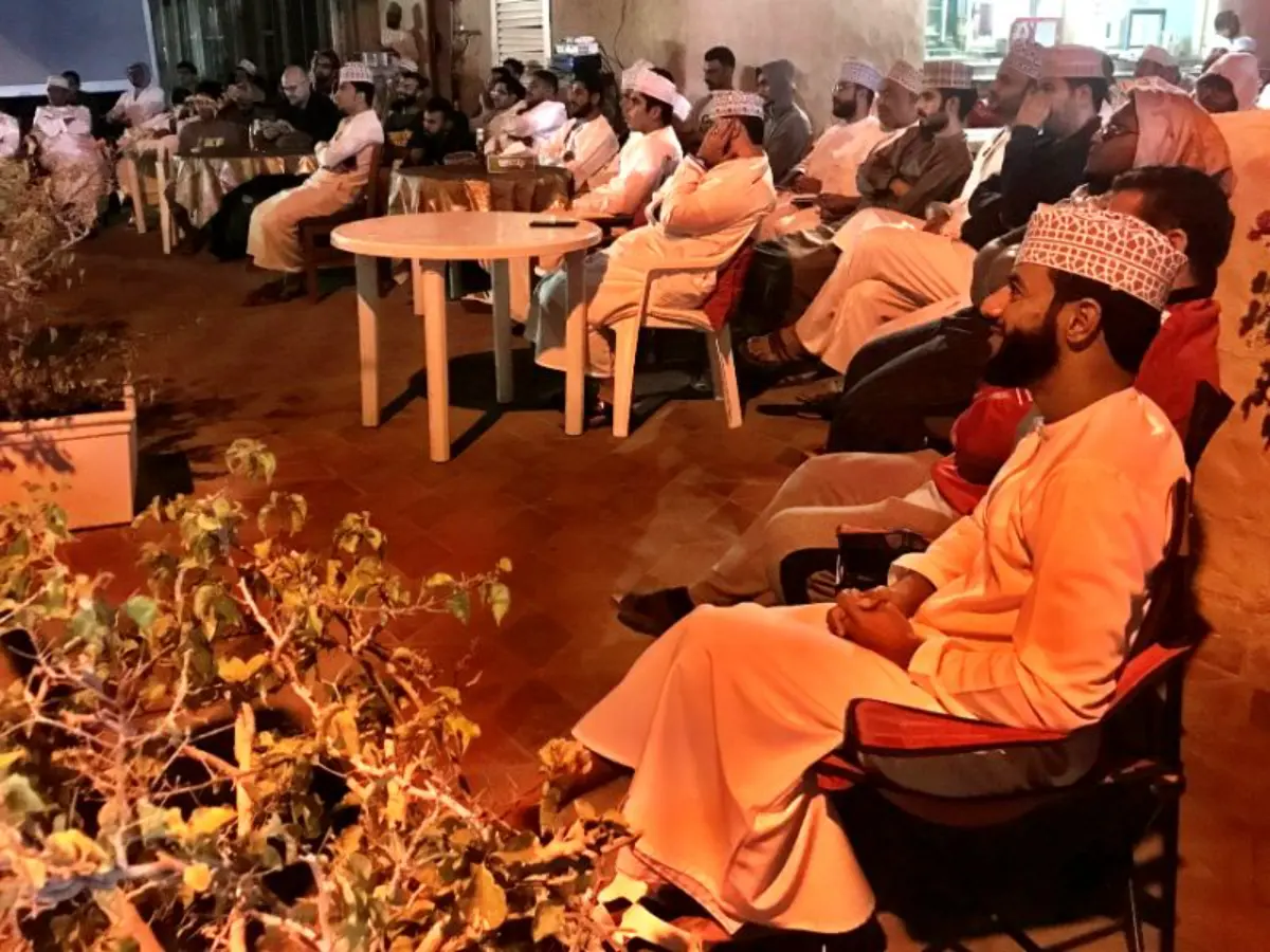 άραβες βλέπουν ποδόσφαιρο