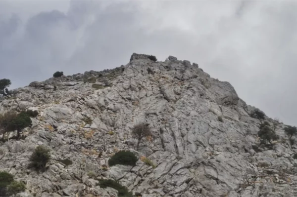Hiking to Agios Georgios Castle near kymi, evia island