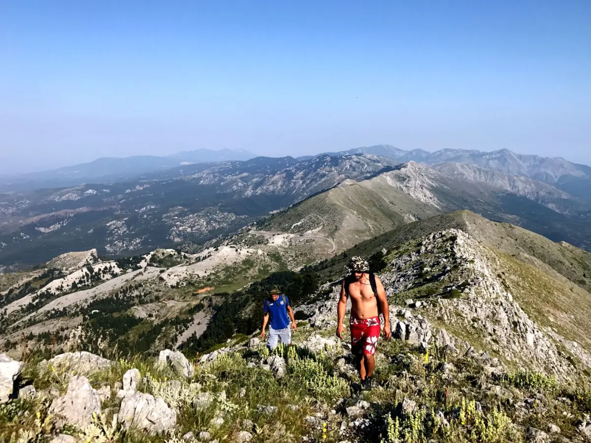 Approaching the summit of Dirfys from the north side