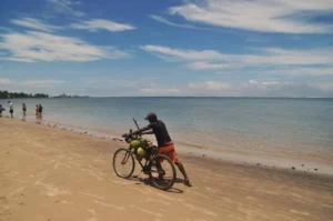Foulpointe (Mahavelona) : plages paisibles et lodges à Madagascar