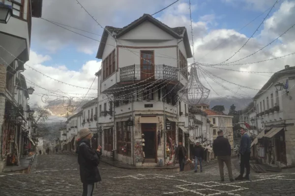 Βόλτα στα γραφικά δρομάκια του Αργυροκάστρου