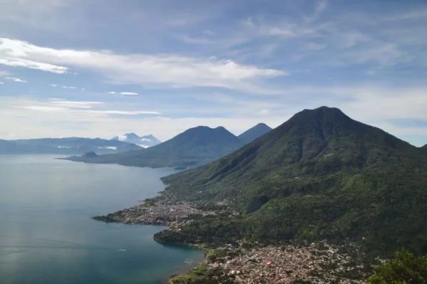 View the lake’s vlocanoes, San Juan, and San Pedro from Rostro Maya