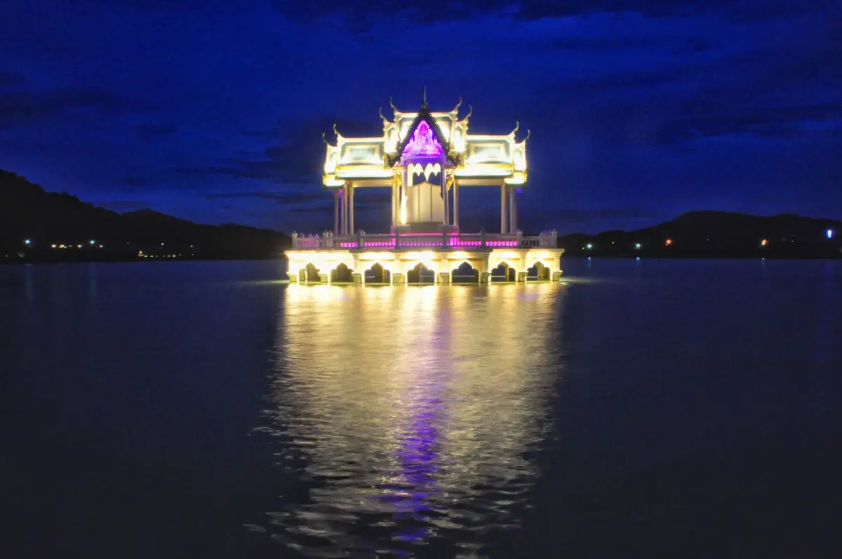 Η λίμνη του Κάο Τάο την νύχτα