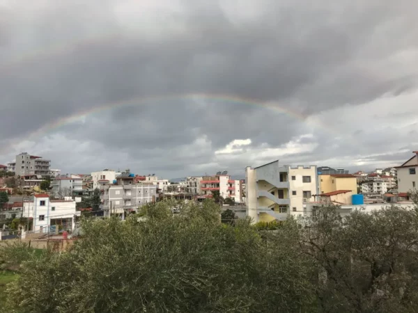 Ουράνιο τόξο στο Εξαμίλιο
