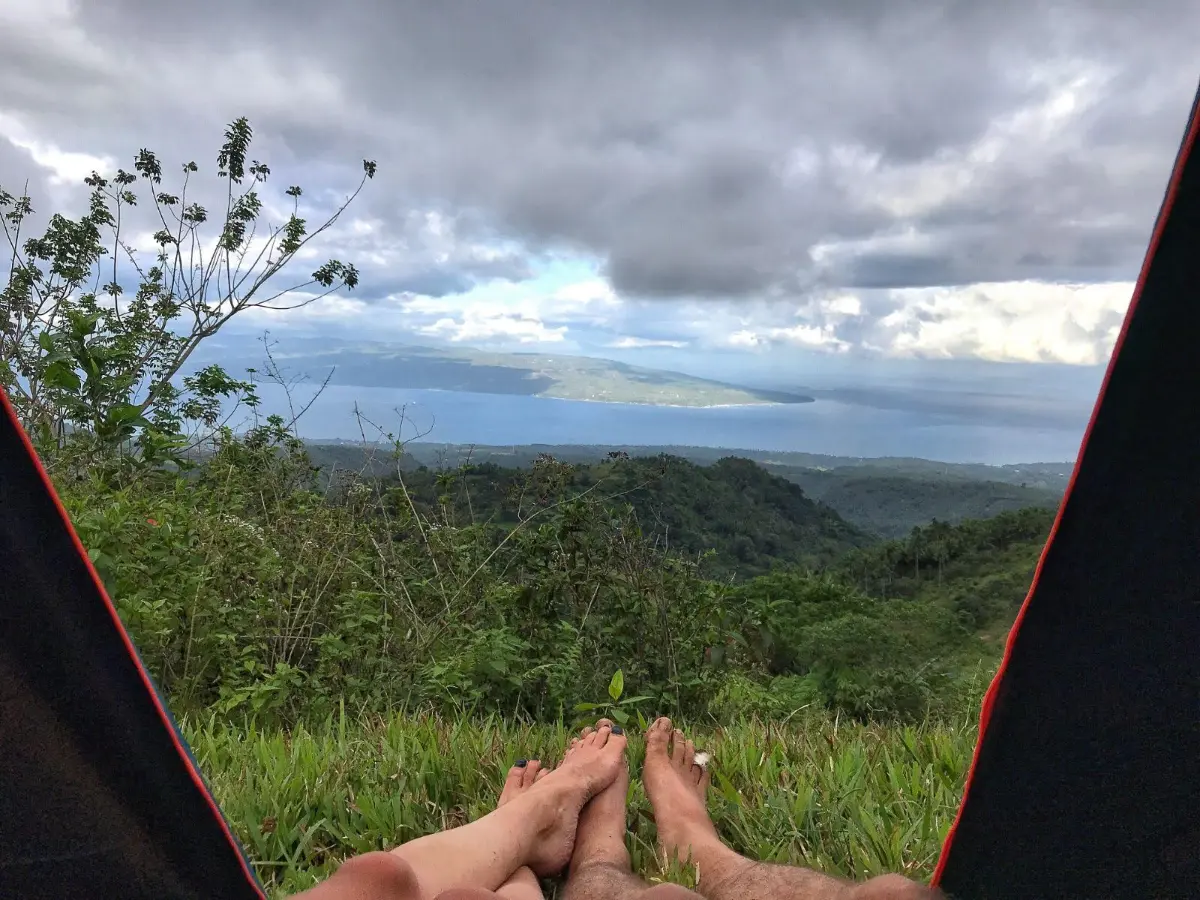 Εκδρομούλα για κατασκήνωση με θέα το Σεμπού στο Νέγρος Οριεντάλ