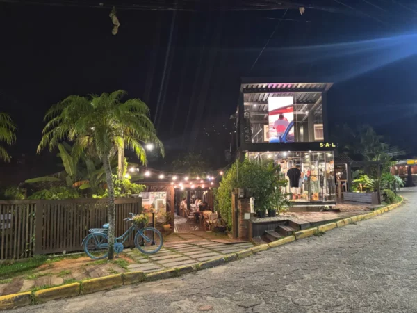 Centrinho of praia do rosa at night