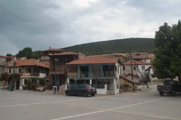 Το χωριό Ψαράδες στην ακτή της Μεγάλης Πρέσπας, Ελλάδα