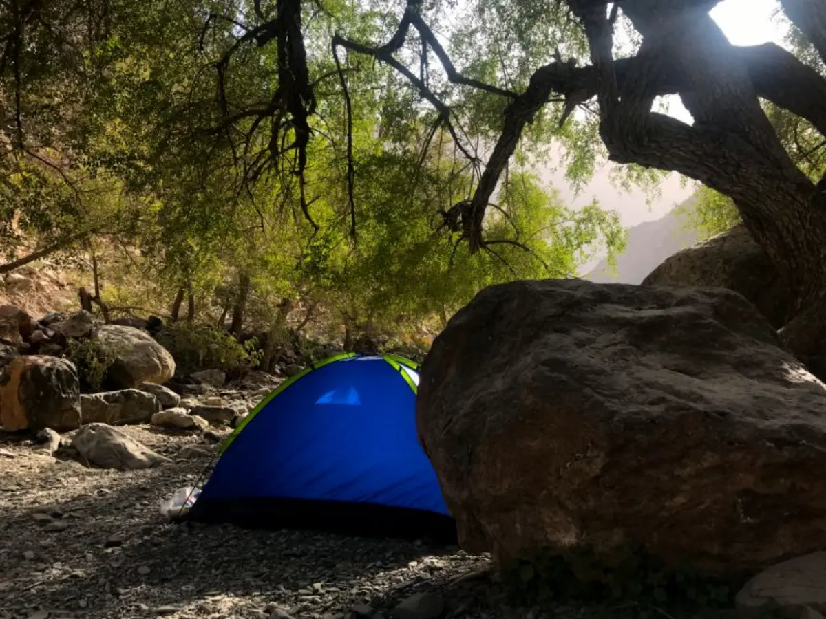 κατασκήνωση στα βουνά του ομάν