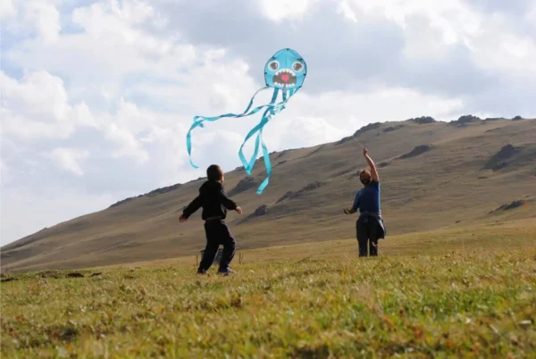 Flying a kite of a terrified jellyfish shape