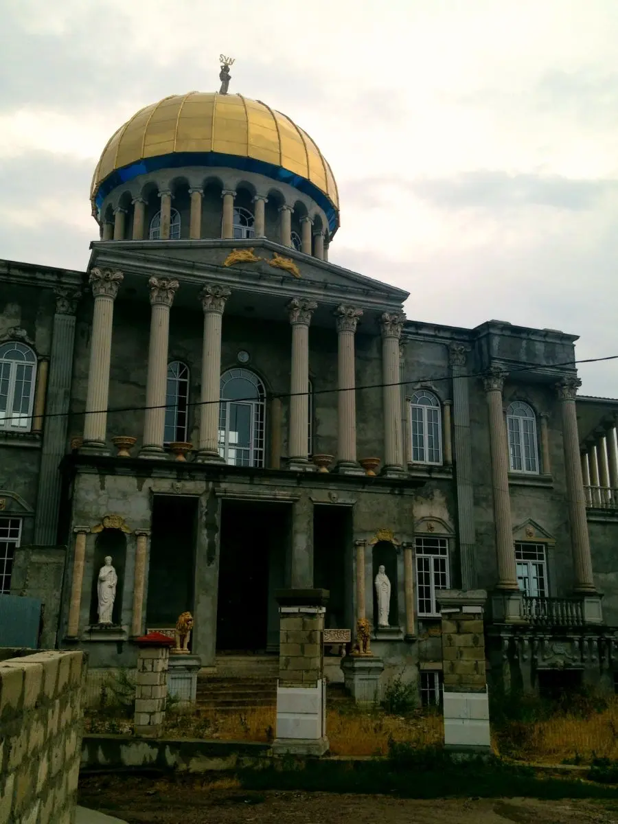 Γύφτικη βίλα στην μολδαβια