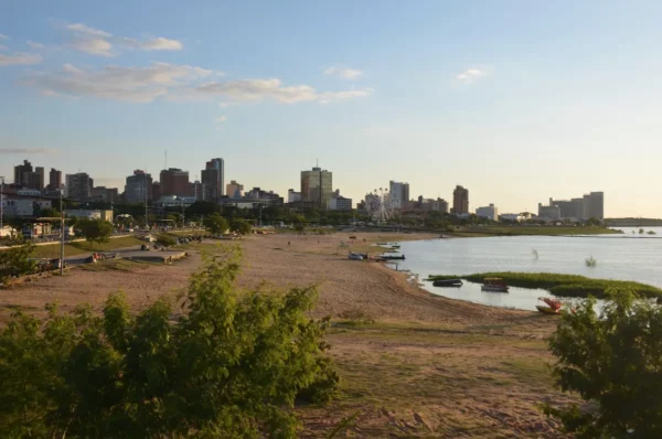Ascunción beach and skyline