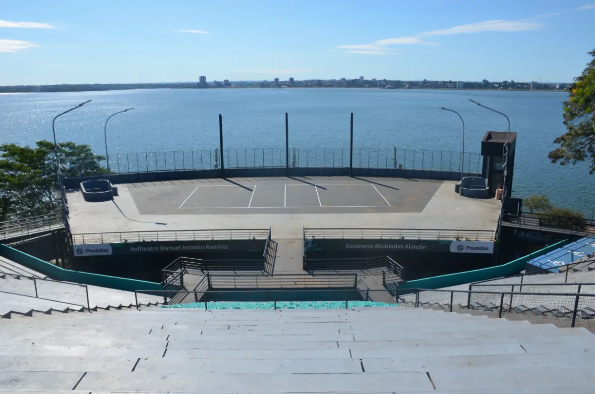 View of the Paraná and Paraguay over the Paraguay Park amphitheater in posadas, argentina