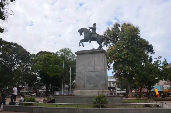 statue of General José de San Martín astride his rearing stallion in posadas argentina