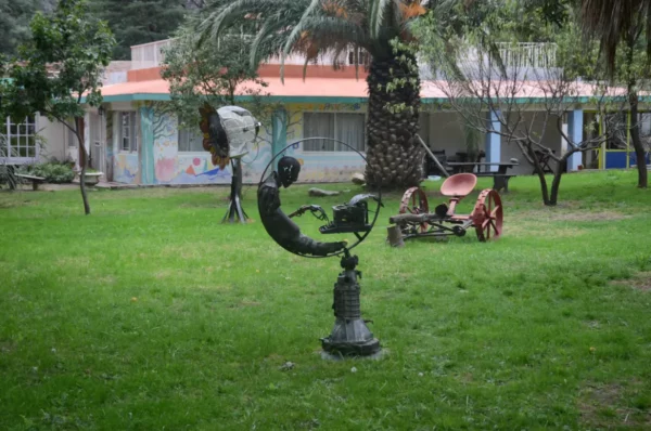 Scattered recycled artworks in san marcos sierras