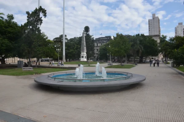 fountain and obelisk on 25th May Square in santa fe, argentina