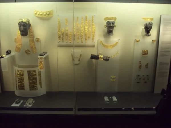 The Chryselephantine Triad in delphi musem