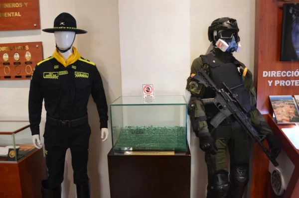 Colombian police uniforms and tactical equipment displayed in the Police Museum of Bogotá, illustrating the evolution of law enforcement in Colombia