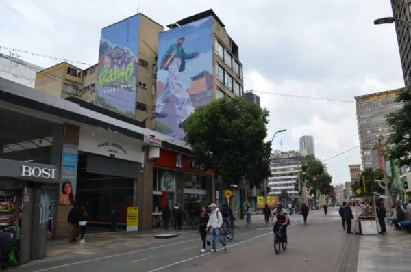 Mural painted on the side of a building along Carrera 7 in Bogotá