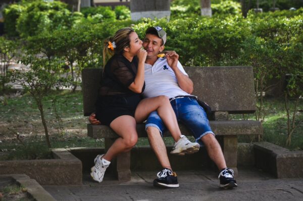 Couple relaxing on a bench in Villanueva