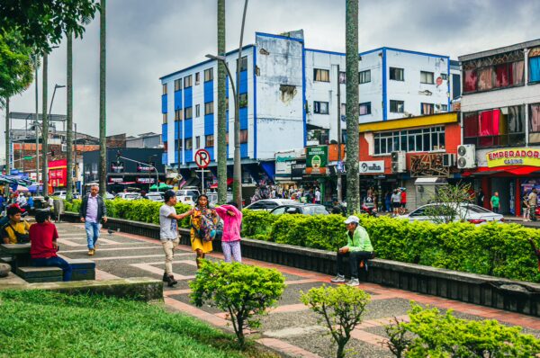 Vibrant streets of Parque La Libertad in Pereira, Risaralda, feature colorful buildings, greenery, and bustling activity.