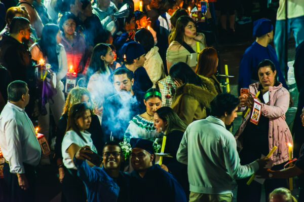 Gathering of people holding candles and offering prayers during a religious celebration in Popayán, Cauca, Colombia.