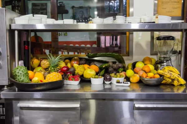 Cooking-class produce cart in Salento, Colombia, with fresh fruits and vegetables and a blender